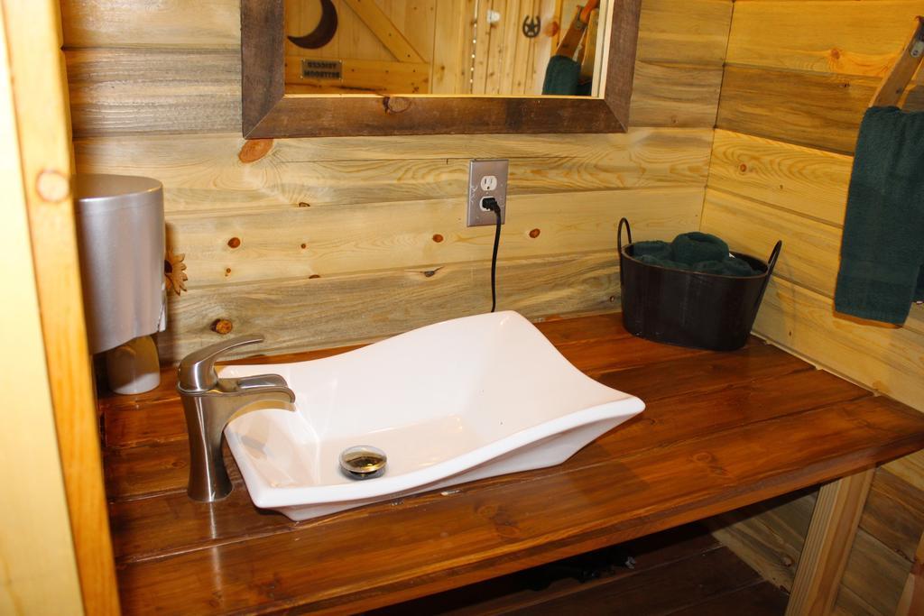 Silver Cabin In The Western Barn มอนติเชลโล ภายนอก รูปภาพ