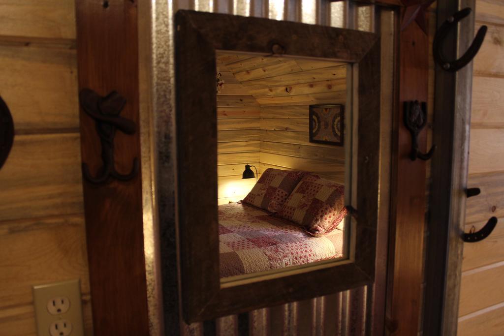 Silver Cabin In The Western Barn มอนติเชลโล ภายนอก รูปภาพ